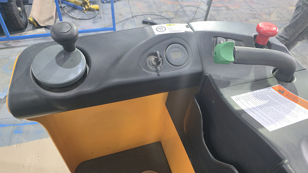 Тележка электрическая 2000 кг 1150 мм XILIN CBD20Z с кабиной 24/320 В/Ач* в Автопром Тележка электрическая 2000 кг 1150 мм XILIN CBD20Z с кабиной 24/320 В/Ач*
